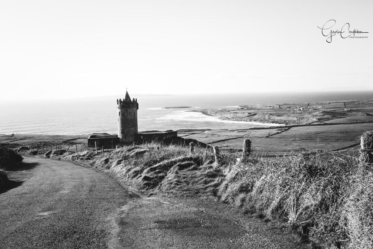 Ocean Breeze Apartment Lahinch Buitenkant foto